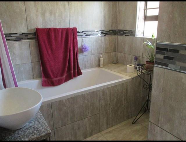 6 BEDROOM HOUSE FOR SALE IN DANA BAY